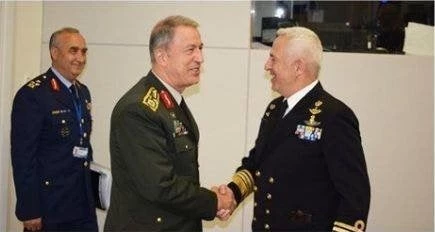 Δεν μάσησε ο Έλληνας Α/ΓΕΕΘΑ στη Σύνοδο του ΝΑΤΟ – Τα έψαλλε δημοσίως στον Τούρκο ομόλογο του